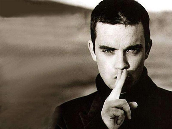 Robbie Williams в клипе Angels (1997)